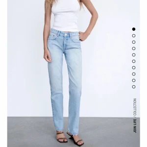 Zara jeans  - Säljer nu mina blåa jeans från zara som inte längre finns kvar på deras hemsida❤️‍🔥 Säljer för att dom tyvärr har blivit för små för mig 