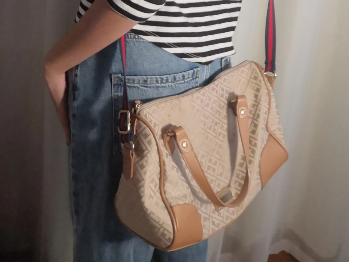 Tommy Hilfiger väska  - 90