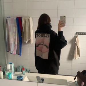 Playboy oversize hoodie - Storlek 38, äkta. Använd 10 gånger 