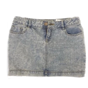 Jeans kjol - Jätte snygg jeans kjol från Sellpy men tyvärr lite lite för liten🫤 