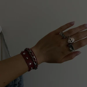 Armband - Så stärt snyggt armband som aldrig kommit till användning tyvärr, köpt i en liten butik utomlands så vet tyvärr inte märke:/❤️