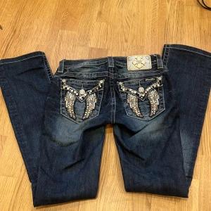 Miss me jeans - Hej, säljer dessa bootcut lågmidjade miss me jeans i storleken 25/32. 