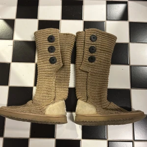 Ugg - Stickade uggs i bra använt skick. 