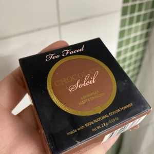 Bronzer too faced  - Bronzer i färgen matte  Toofaced i mini  Bara testat   Den doftar choklad  