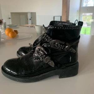 Boots - Boots från tiamo i storlek 40