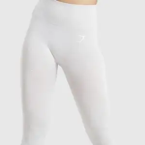 Supersnygga ljugrå tights från gymshark , aldrig använda, stl xs