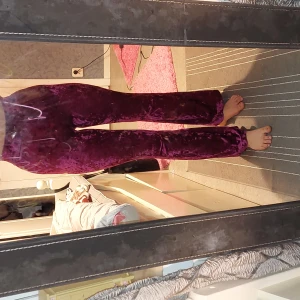 Byxor  - Jag köpte dom här byxorna från BIK  BOK och dom kostade 180kr jag har inte använt dom jag brukar köpa saker o inte använda dom jag kan absolut skicka mer bilder om du vill.🤍