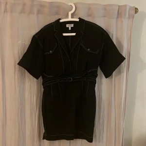 Skjortklänning från & Other stories - Skjortklänning från & Other Stories. Storlek 38. Använd ett få tal gånger.