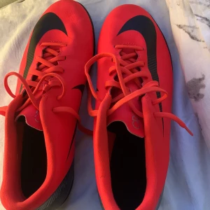 Nike inomhusskor  - CR7 fotbollinomhusskor stl 43 (Har används 1 gång)