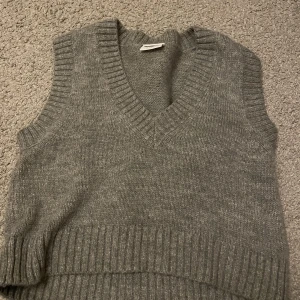 Väst - Stickad grå väst