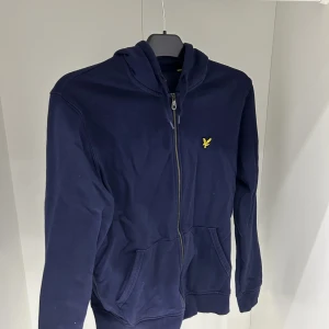 Lyle & scott tröja - Tröja som blivit för liten för mig och söker ny ägare. Tröjan är i bra skick och sällan använd.