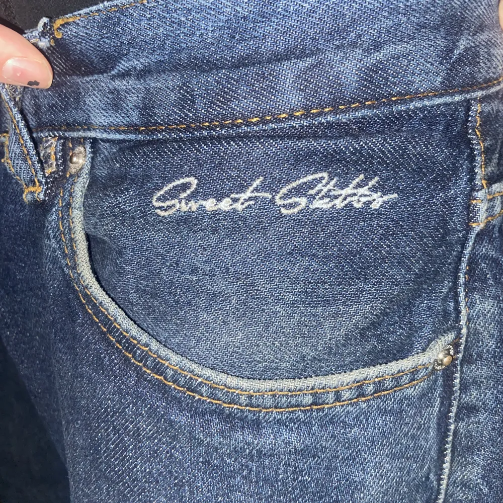 Jag säljer dom för att jag har tröttnat på dom men dom har en bra fit och fortfarande bra kvalite.✨✨(köpare står för frakt). Jeans & Byxor.