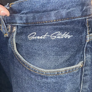 Sweet big skate jeans - Jag säljer dom för att jag har tröttnat på dom men dom har en bra fit och fortfarande bra kvalite.✨✨(köpare står för frakt)