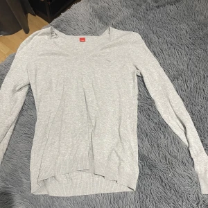 Tröja - Inte använd Säljer för 50kr