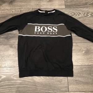 Hugo Boss sweatshirt  Skick 9/10. Äkta
