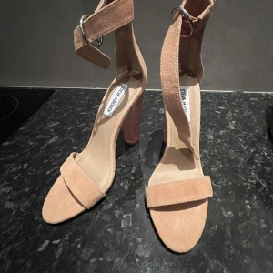 Steve Madden heels  - Helt oanvända skor från Steve Madden i storlek 38. Färg i puderrosa 