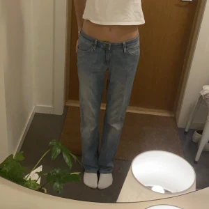 Lågmidjade jeans - As snygga lågmidjade jeans från Lee, midjemått: 81, innerbenslängd: 84 (jag är 175)