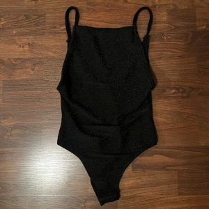 Glittrig body som endast är testad - Storlek XS Superfin