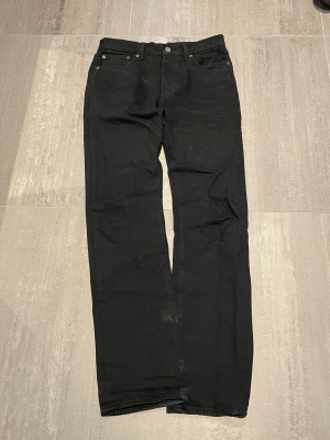 Herr jeans Levis 501 - Svarta Levis 501 29/32 djupsvarta i mkt bra skick