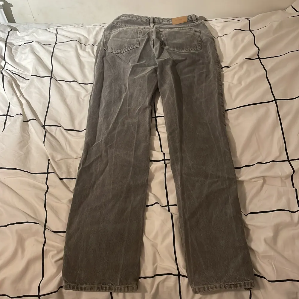 Säljer nu mina weekday jeans pga att de inte används längre. Byxorna är i bra skick inga hål eller några skavanker. De är kill jeans men är övertygad att de skulle passa även tjejer. . Jeans & Byxor.