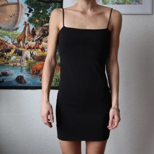 Klänning - Svart, tight klänning 