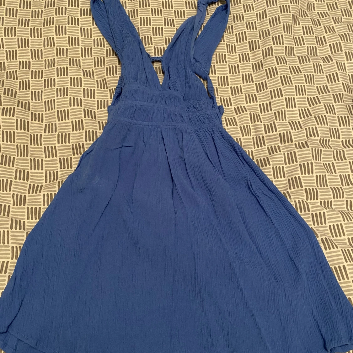 Blå kort klänning från Pull&Bear  - 90