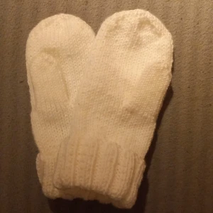 Nya vita vantar med lång mudd stl S - Supersnygga!