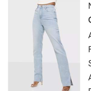 ”Cheeky fit slit denim” jeans från Nelly i storlek 36. Köpte de för 599 kr och säljer de för 250 kr. De är i princip oanvända och säljs inte längre på nellys hemsida!  Betalning sker via Swish 
