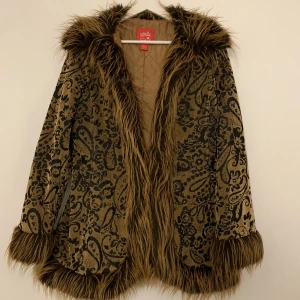 Vintage Collection - Super cute afghan coat gives me leo vibes, Made in Vietnam. I thrifted it a couple winters back. Like new 
