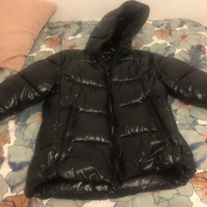 Save the Duck dunjacka - Helt oanvänd. Original. Size L. Inköpspris 3000