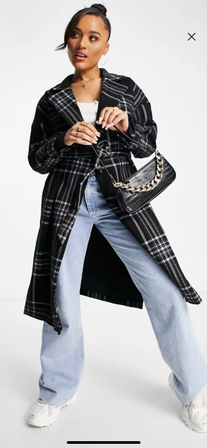 Kappa  - Oanvänd kappa i storlek 34 från Asos 