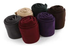  Värma Leggings / Tights  - Finns Svart , röd , grön och brun färger kvar  Stlk M-L 