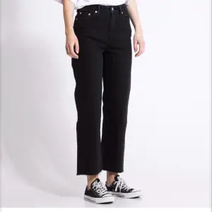 Säljer ett par svarta lager 157 jeans i modell lane Stl xxs Säljer eftersom dom är för små och inte kommer till användning. Bra skick! Nypris 300 kr