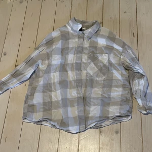 Skjorta  - Storlek M