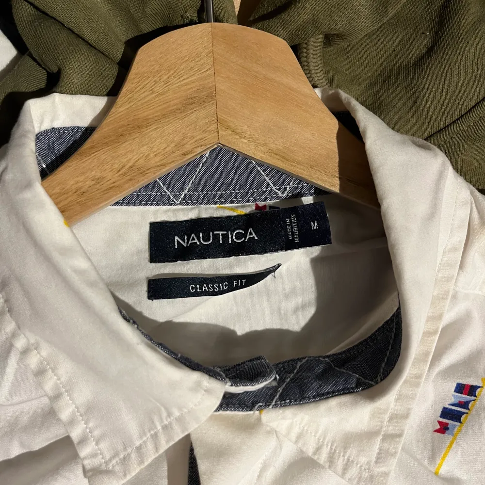 Skjorta i storlek M, classic fit från Nautica. Sällan använd. Skjortor.