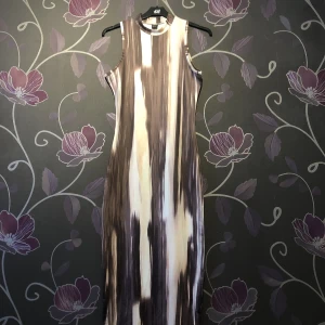 Klänning  - köpte fel storlek, jag säljer den för 159 kr frakt gratis (jag hade köpt den för 259kr)