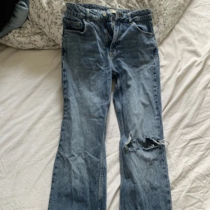 jeans - Jättefina flared jeans från gina, de har inga defekter! 