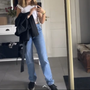 Mörkblå jeans ifrån zara! - Helt oanvända jeans ifrån zara, ordinarie pris är 359kr jag säljer de för 120kr + frakt 