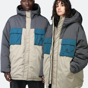 Helt ny jacka från Sweet Sktbs! - Aldrig använd jacka pga fel storlek Nypris: 1499 kr Mitt pris: 499 kr 