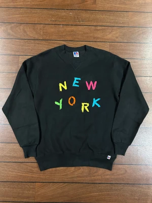 Russel New York Sweatshirt - Snygg vintage sweatshirt i storlek M! Bara att skriva om du undrar över något 🙏