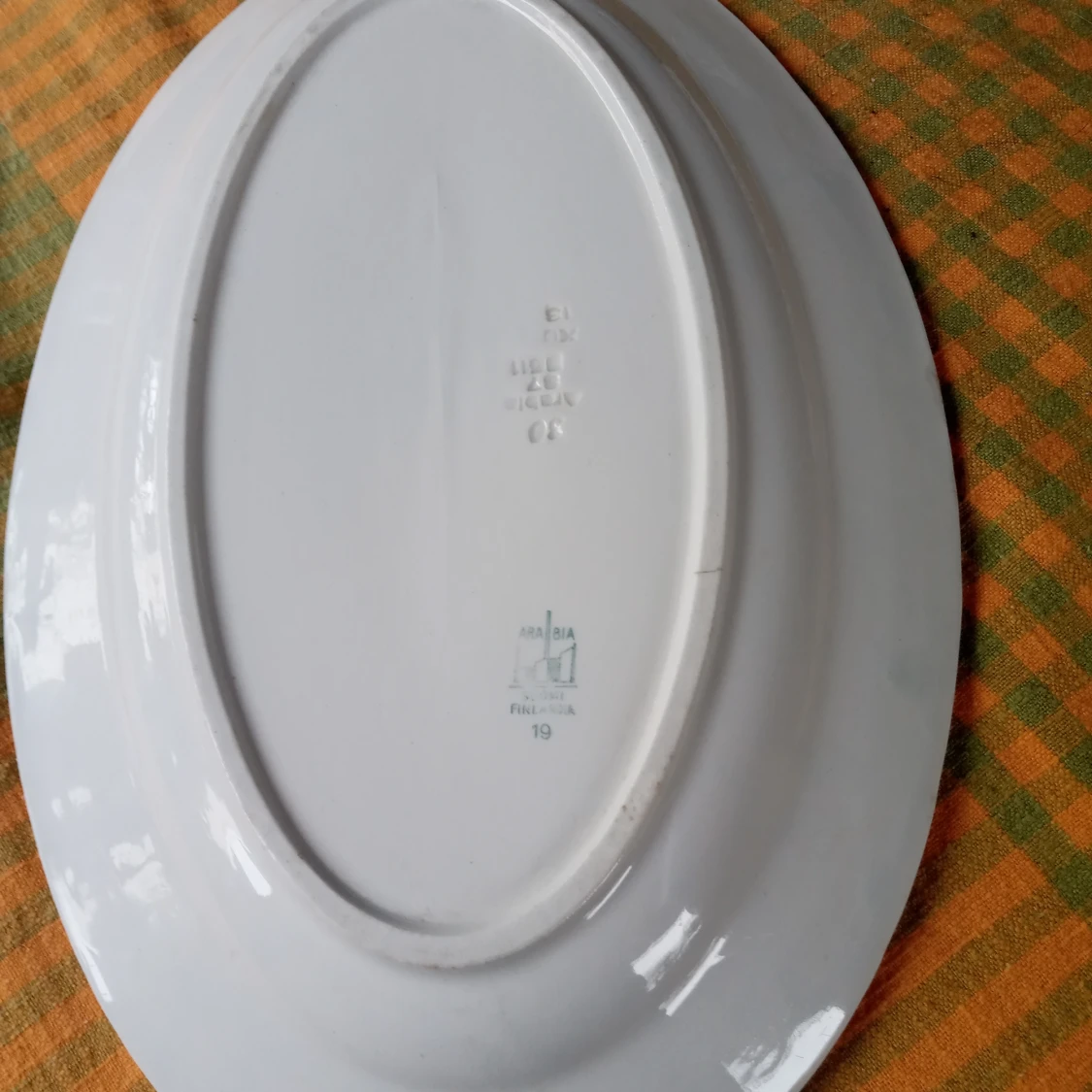 Uppläggningsfat Arabia nr 19 Suomi Finland . 32 cm stort . - 91