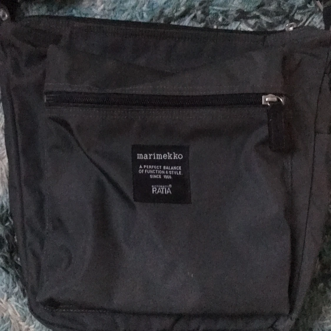 Marimekko grå axelremsväska  - 91