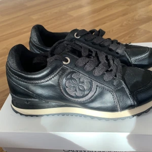 Sneakers st 35  - Sneakers Guess 35 