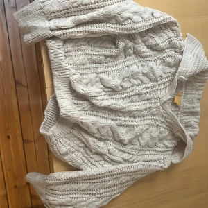 Tröja  - En varm och skön tröja som du kan använda när det är kalt ute 