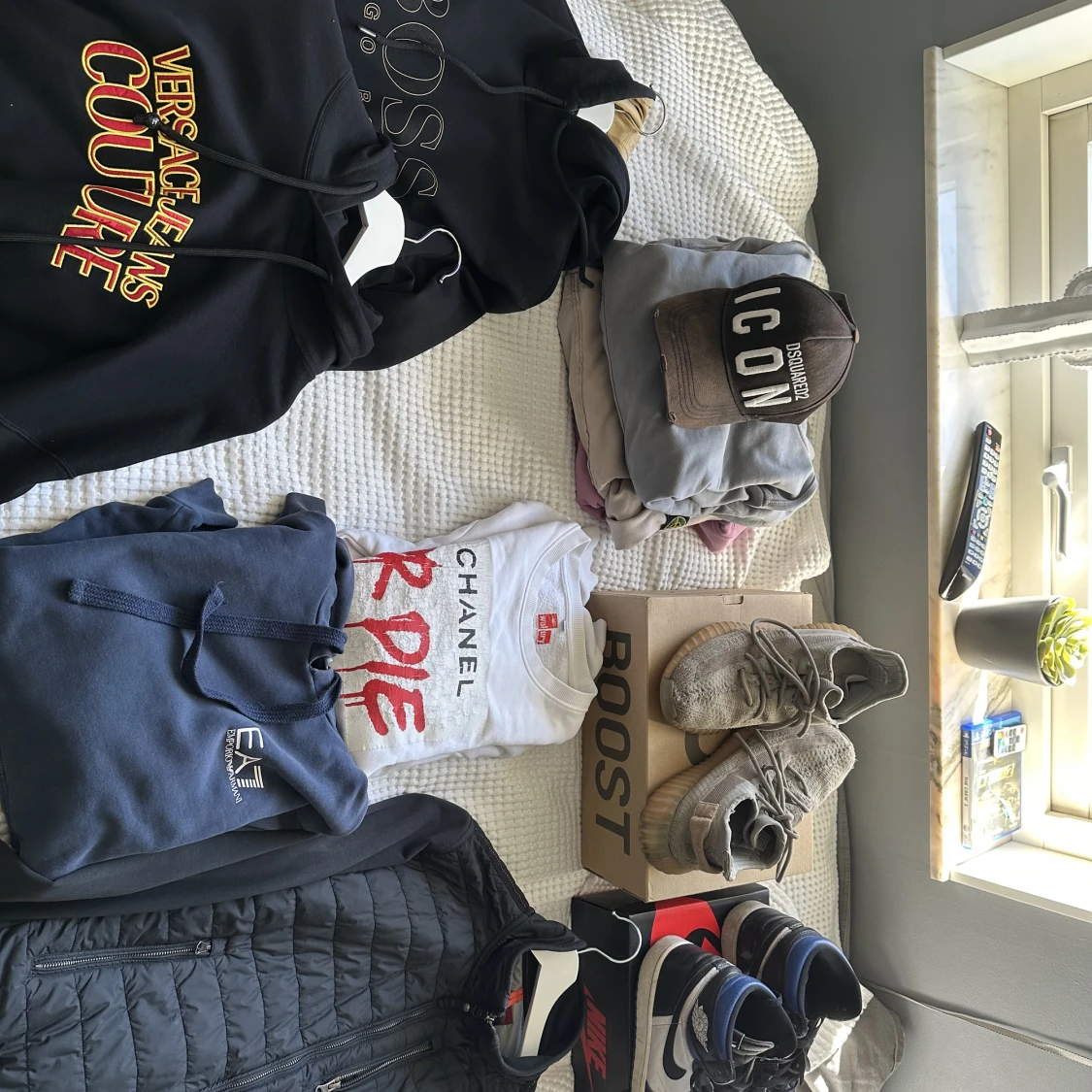 Märkeskläder samt skor säljs mer information skriv privat