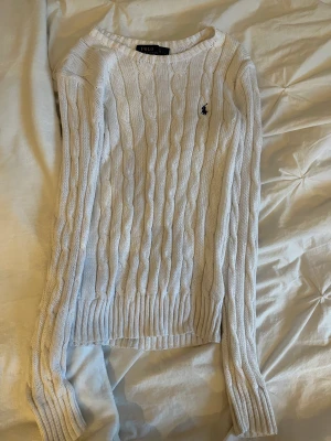 Fin tröja - Säljer denna Ralph Lauren tröja ❤️❤️Jätte fin💞 Men den kom dock inte till användning 💞