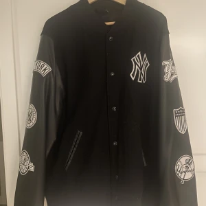 Varsityjacka - Varsityjacka från yankees i storlek L