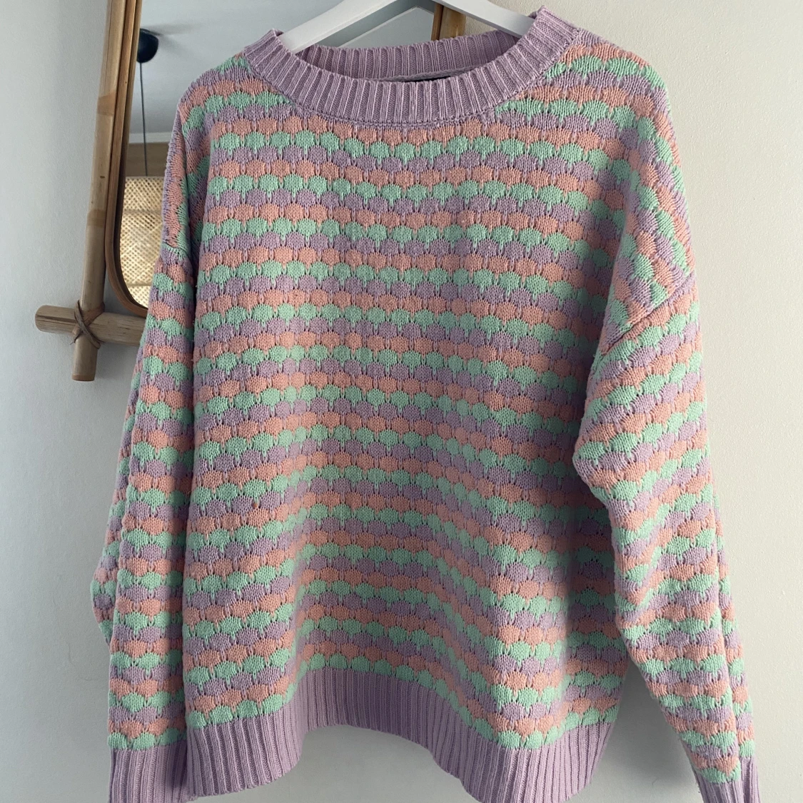 Färgglad stickat tröja