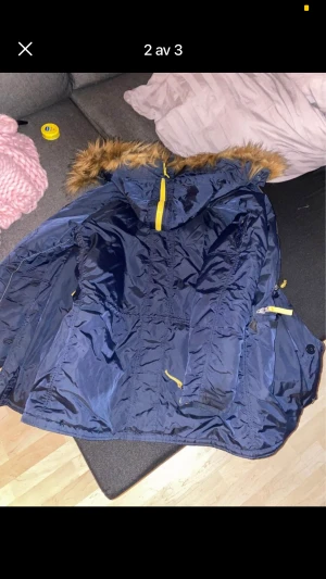 Alpha industries - Vinterjacka som är använd fåtal gånger. Jackan är i XL men sitter som en L.