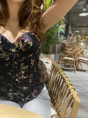 Romantisk korsett - Fint skick, säljs på vår Instagram 🌟